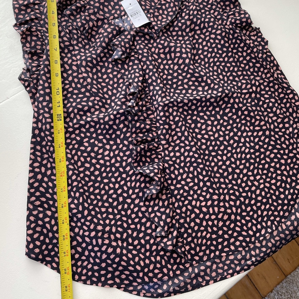 Ann Taylor v-neck ruffle shell. - Picture 10 of 11